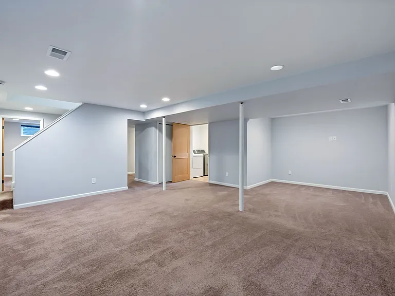 1420 S Pratt Pkwy — Photo 15