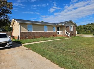 100 Quail Ridge Rd, Seneca, SC 29678