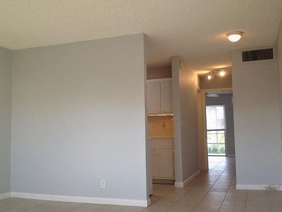 4th image of 3915 S Flagler Dr APT 317