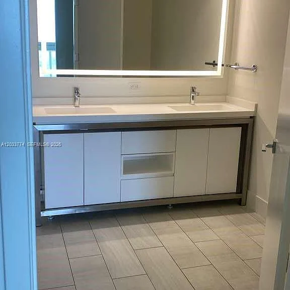 2000 Metropica Way #2111 — Photo 8