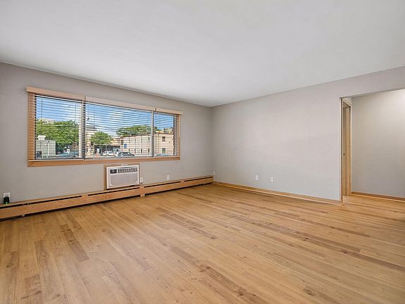 5th image of 2532 1st Ave S #208