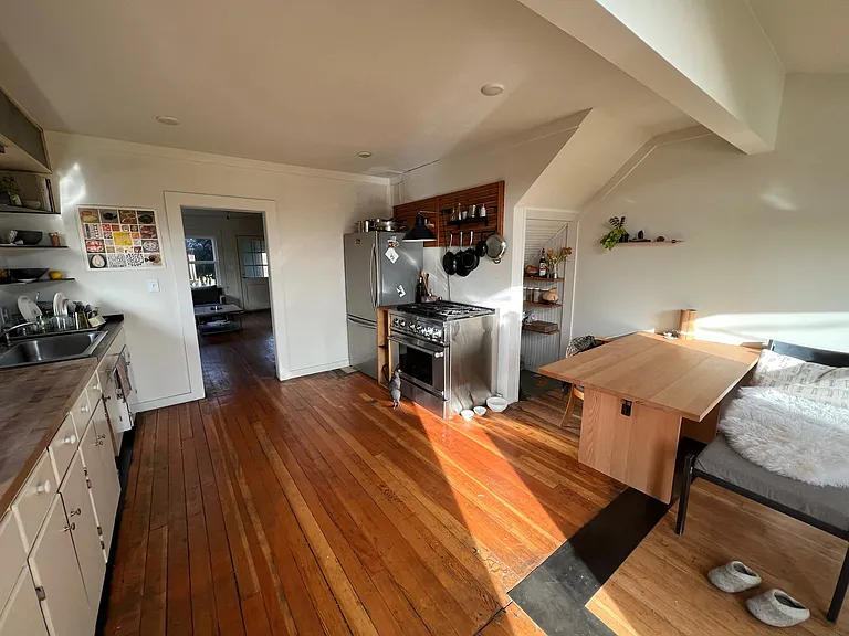 2230 Franklin St — Photo 6