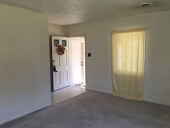 4th image of 2704 Mariposa Dr