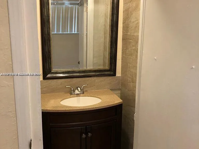 5411 Ravenswood Rd #7A — Photo 3