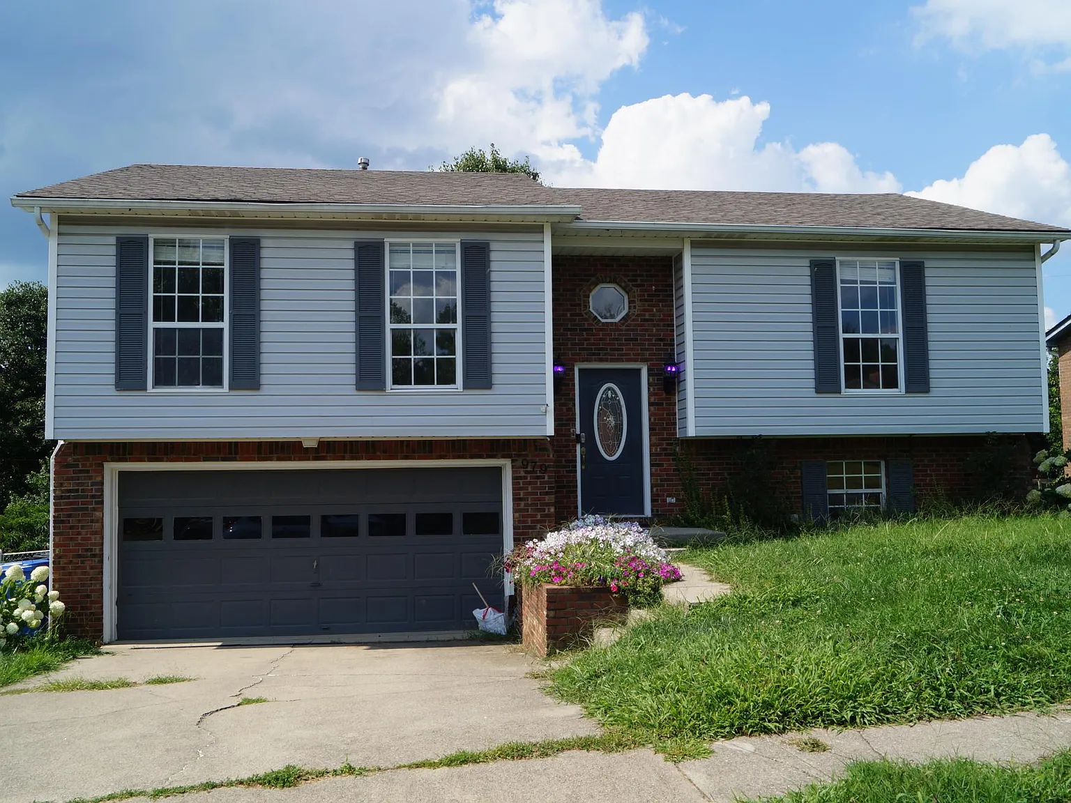 979 Jairus Dr — Photo 1