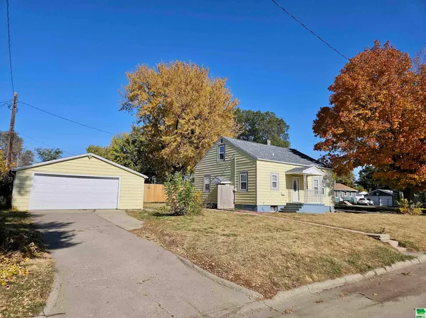 1305 Park St, Storm Lake, IA 50588