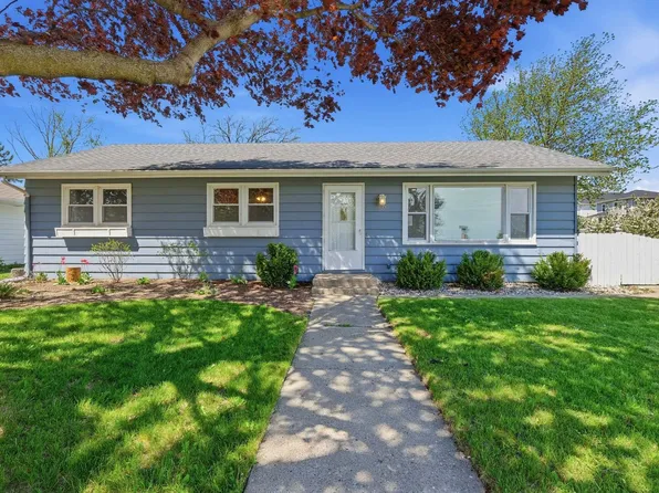 517 Hillcrest Dr, Waunakee, WI 53597