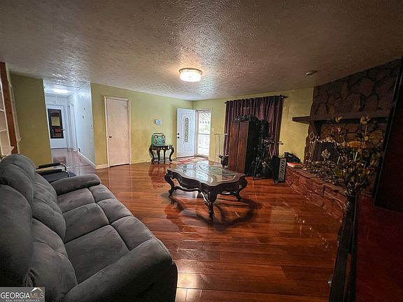 3rd image of 119 Wildwood Rd