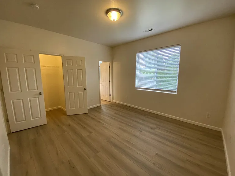 660 Callahan Dr — Photo 21