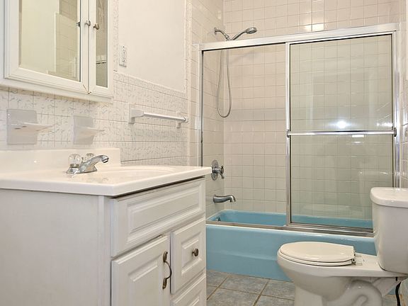 5th image of 829 Underhill Ave