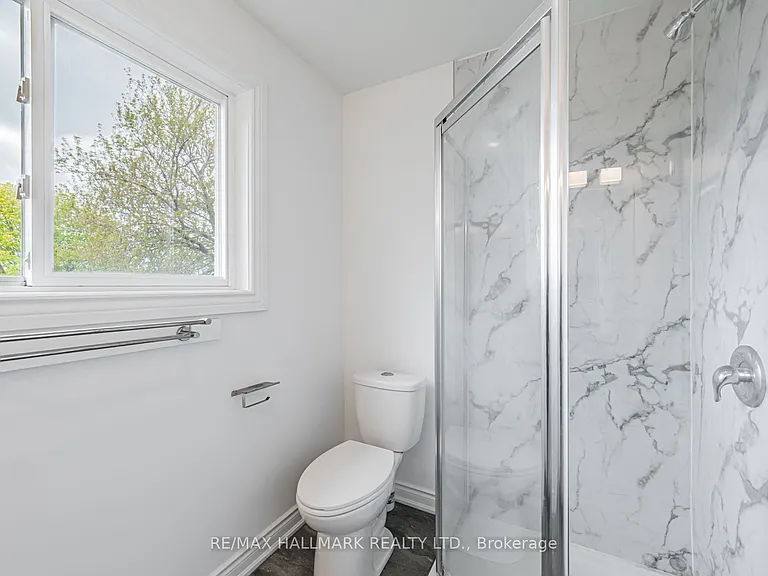 82 Ellington Dr #UPPER — Photo 23