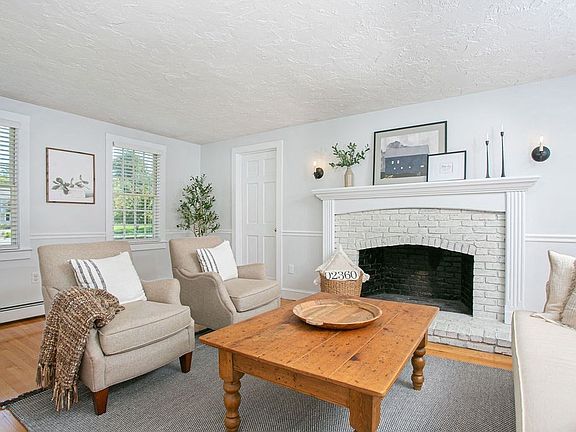 4th image of 25 Canterbury Dr