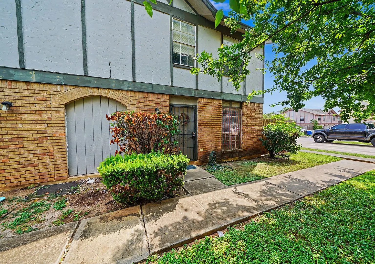 Meadow Field Ave. 5216 — Photo 1