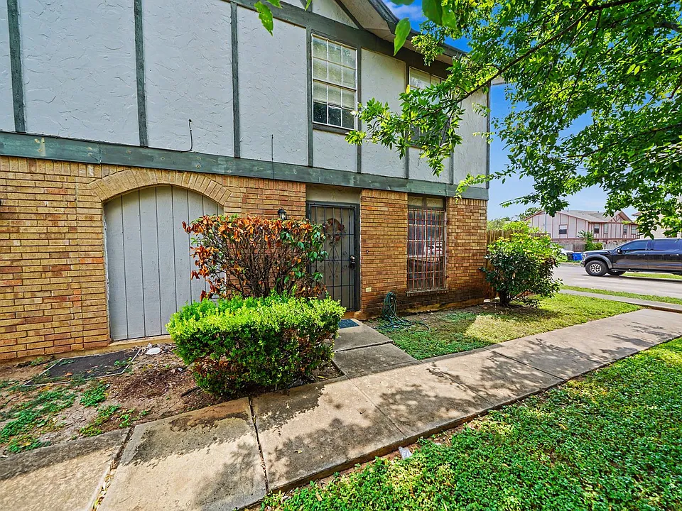 Meadow Field Ave. 5216