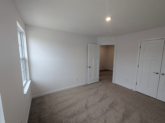 5th image of 130 Coyote Willow Dr