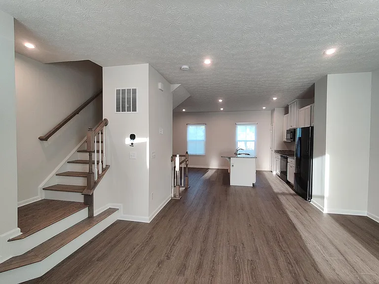 36 Wentworth Ln — Photo 9
