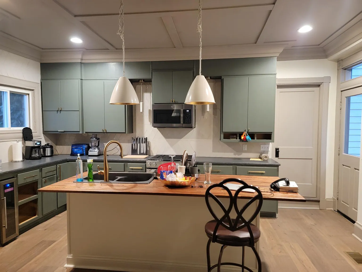 1 bed, 2500 sqft, $1,350 — Photo 1