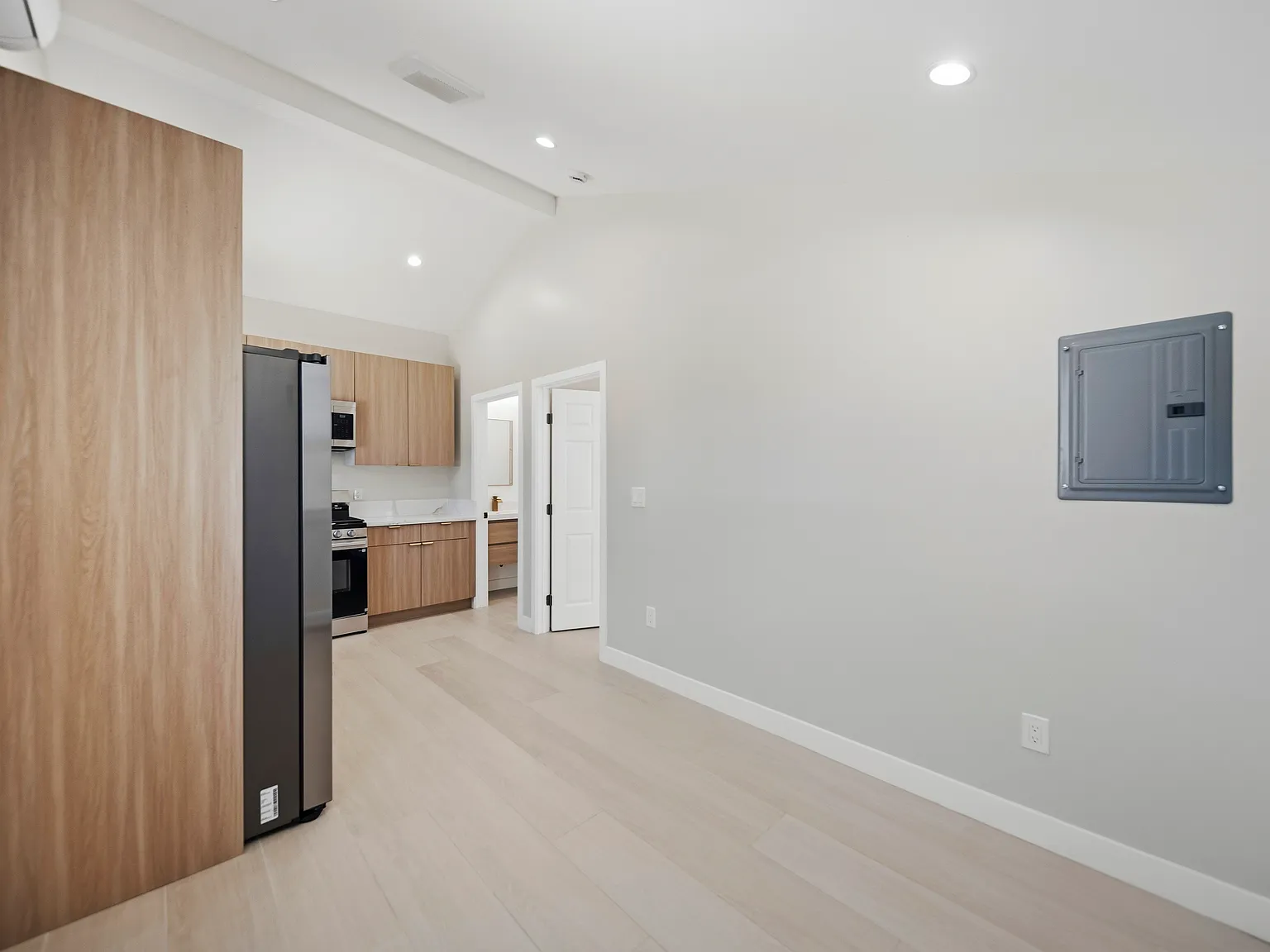1 bed, 400 sqft, $1,850 — Photo 2