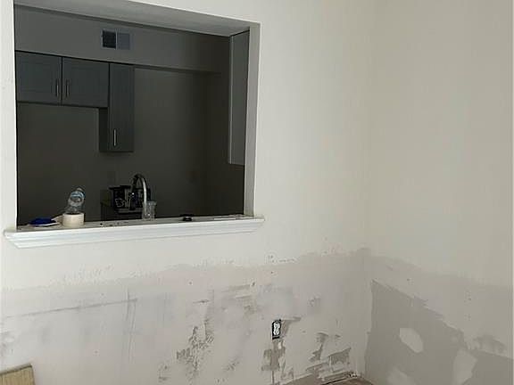 2nd image of 2111 Westbend Pkwy APT 229