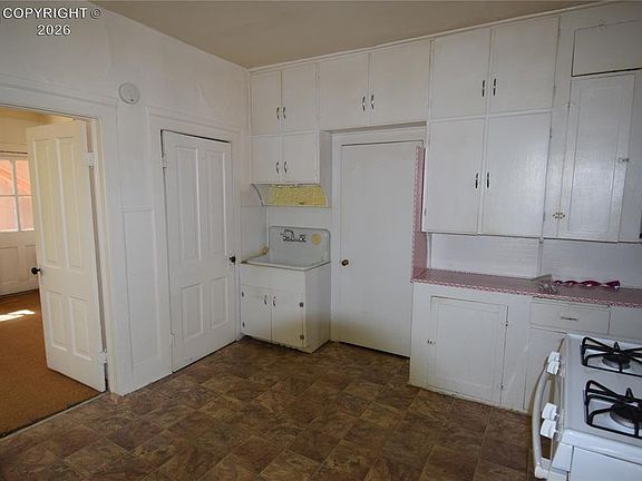 4th image of 1106 Main St
