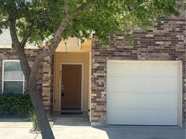 921 Moore Ave, Portland, TX 78374