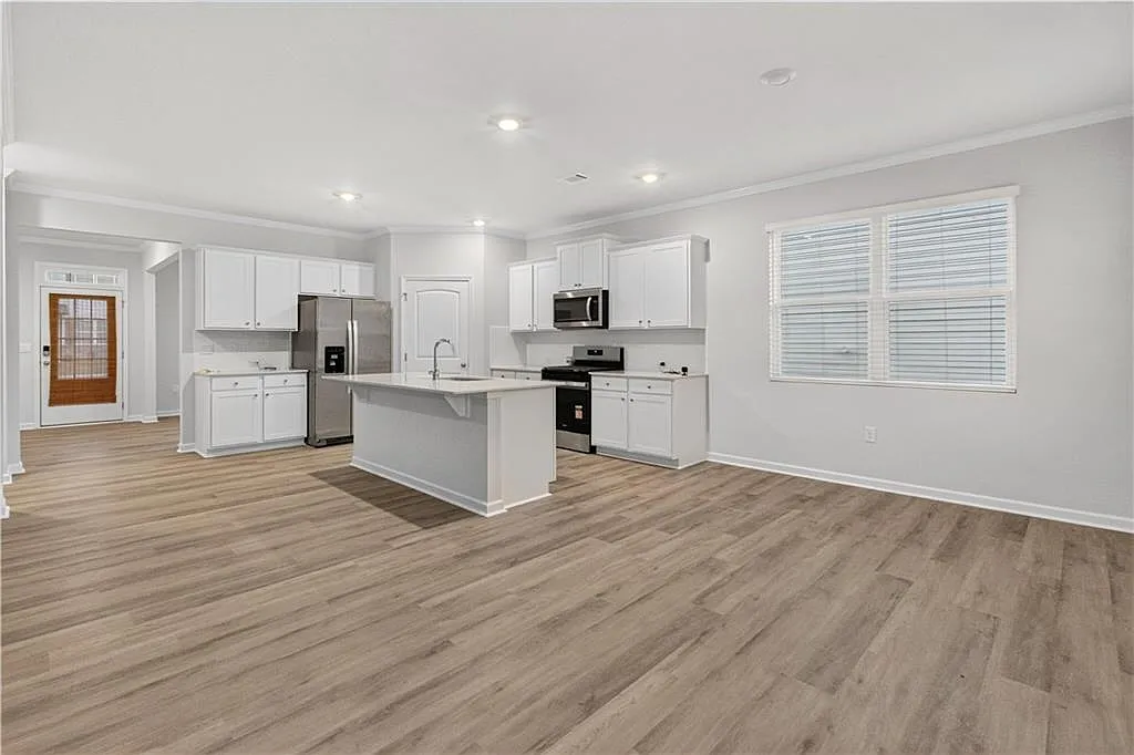 5 bed, 3.0 bath, 2758 sqft, $2,450 — Photo 3