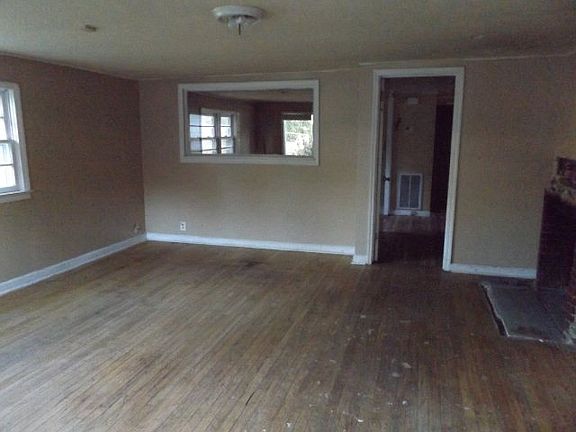 2nd image of 117 1/2 Sanders Dr