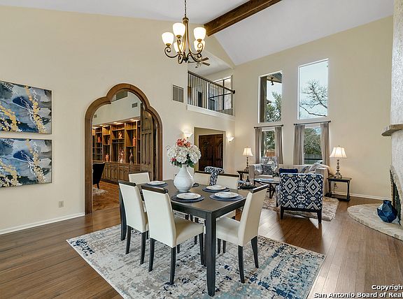 4th image of 1735 Royal Crescent St