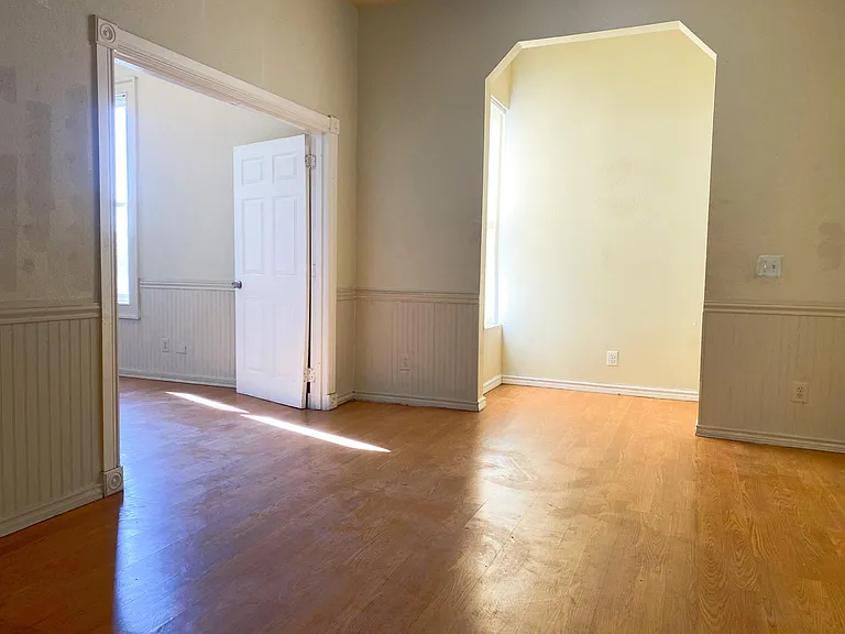 924 W 2nd St #D — Photo 5