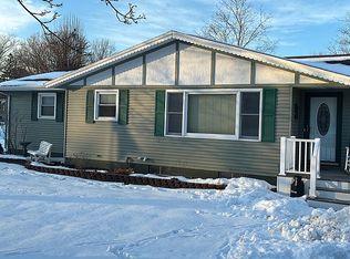 1913 Orchard Dr, Stevensville, MI 49127