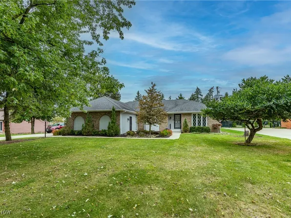 12084 Hilary Dr W, North Royalton, OH 44133