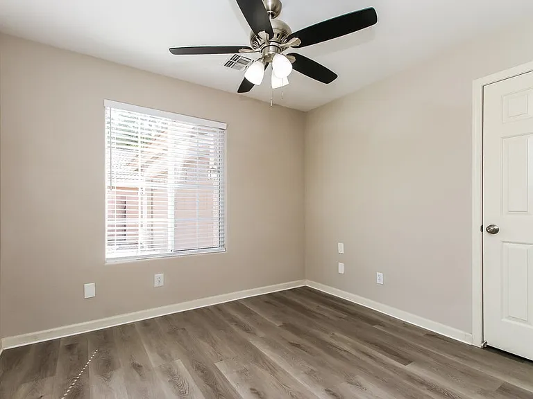 1652 N Serina — Photo 14