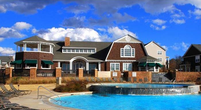 CLUBHOUSE/POOL