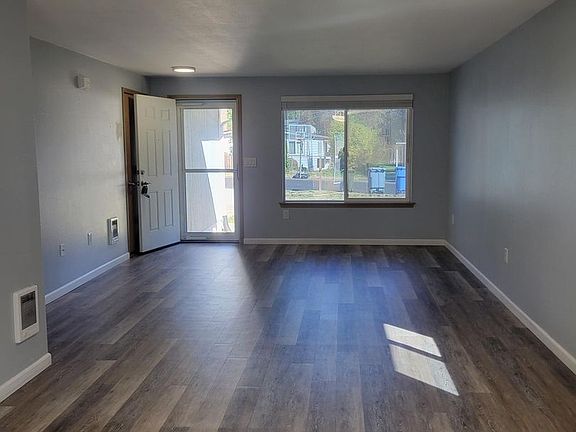 3rd image of 10202 204th Ave E