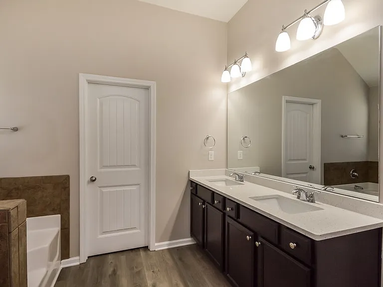 1352 Worcester Trl — Photo 12