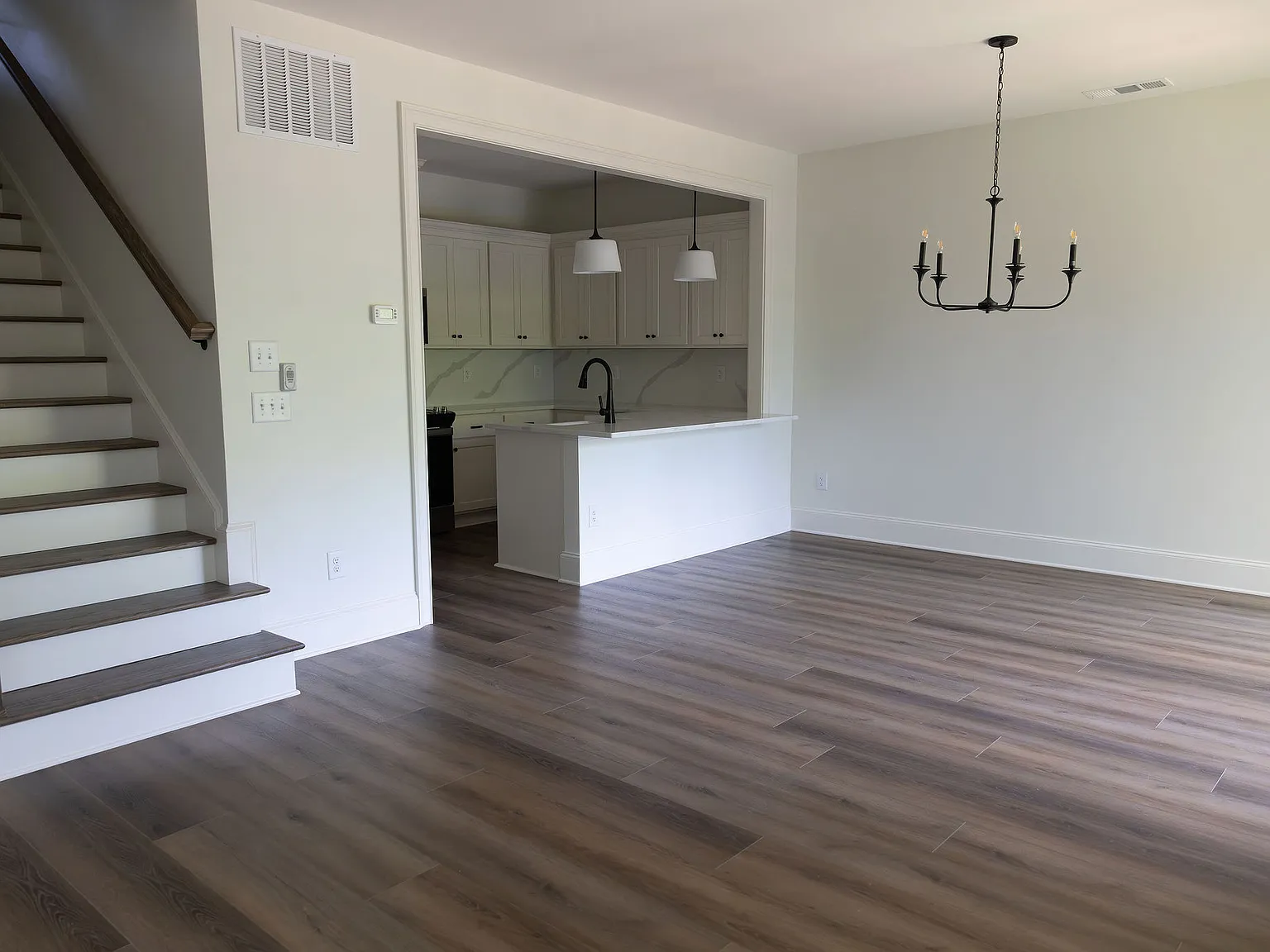 3 bed, 3.5 bath, 2413 sqft, $4,000 — Photo 3