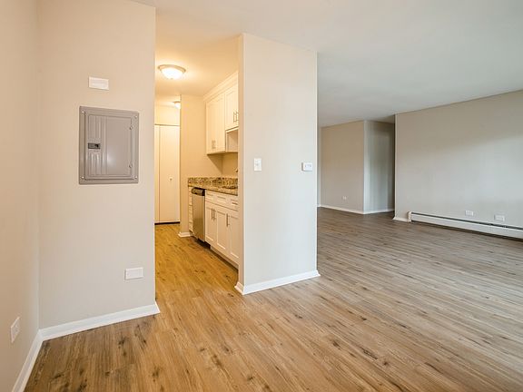 5th image of 1813 Hemlock Pl APT 205