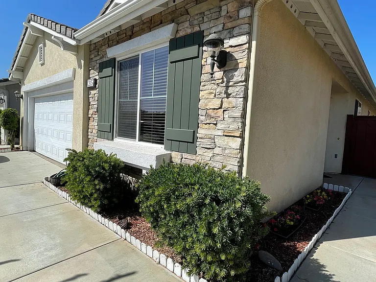 215 Hoch Way — Photo 1