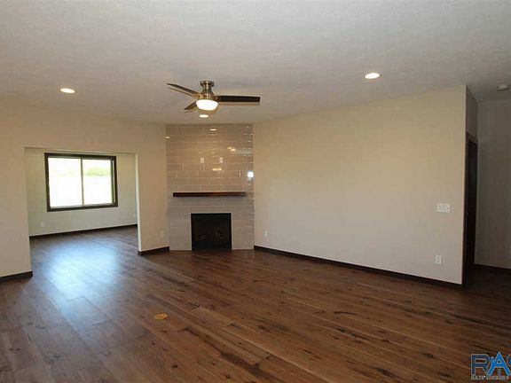 2nd image of 5431 S Salvation Pl