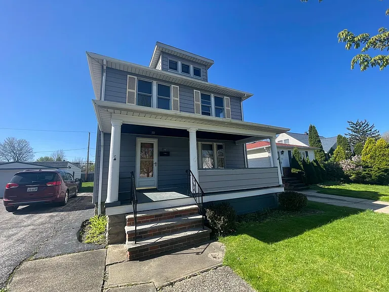220 John St — Photo 1