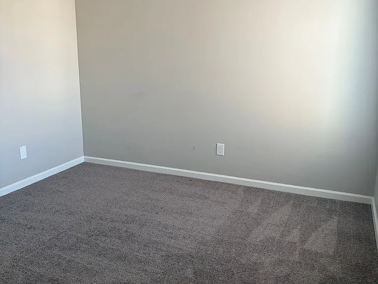 140 Haverford Ct — Photo 6