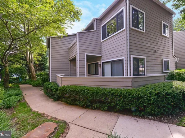 11019B Villaridge Ct, Reston, VA 20191