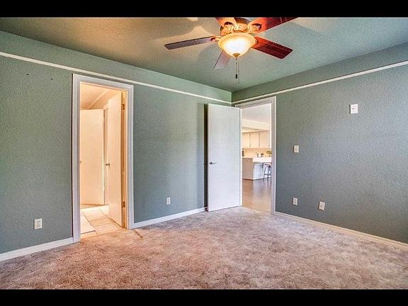 4th image of 110 N Greenleaf Dr