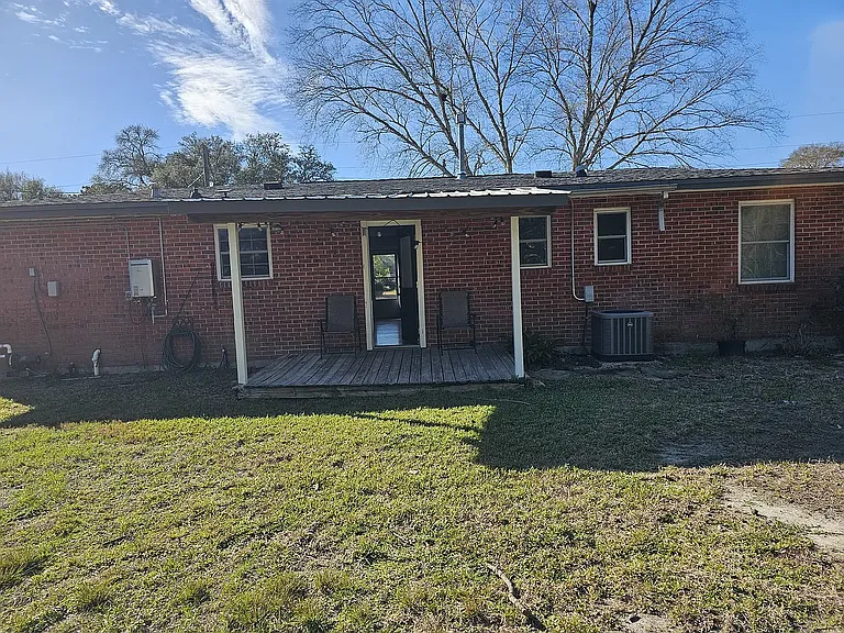 517 Winthrop St — Photo 1