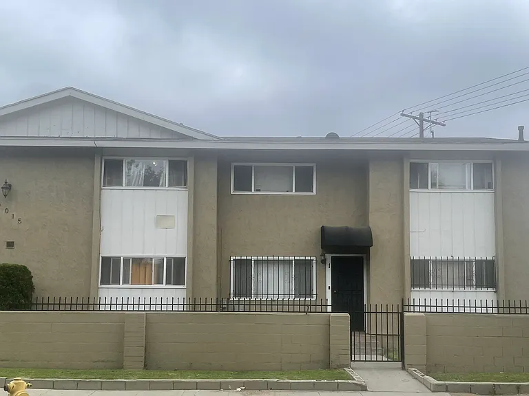 6015 S Wilton Pl — Photo 1