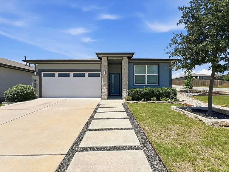 10620 Deaton Ln — Photo 3