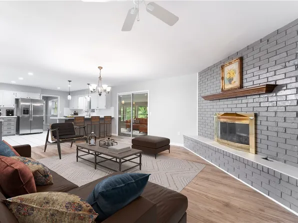 53 Alton Cir, Rogers, AR 72756