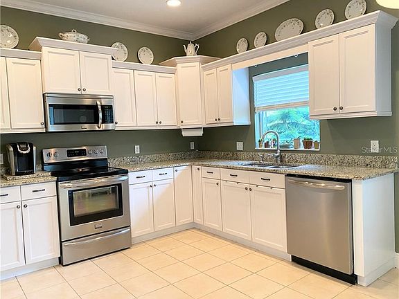 5th image of 530 Portofino Dr