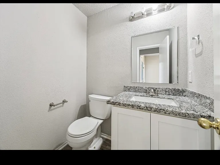 8030 Log Hollow Dr — Photo 10