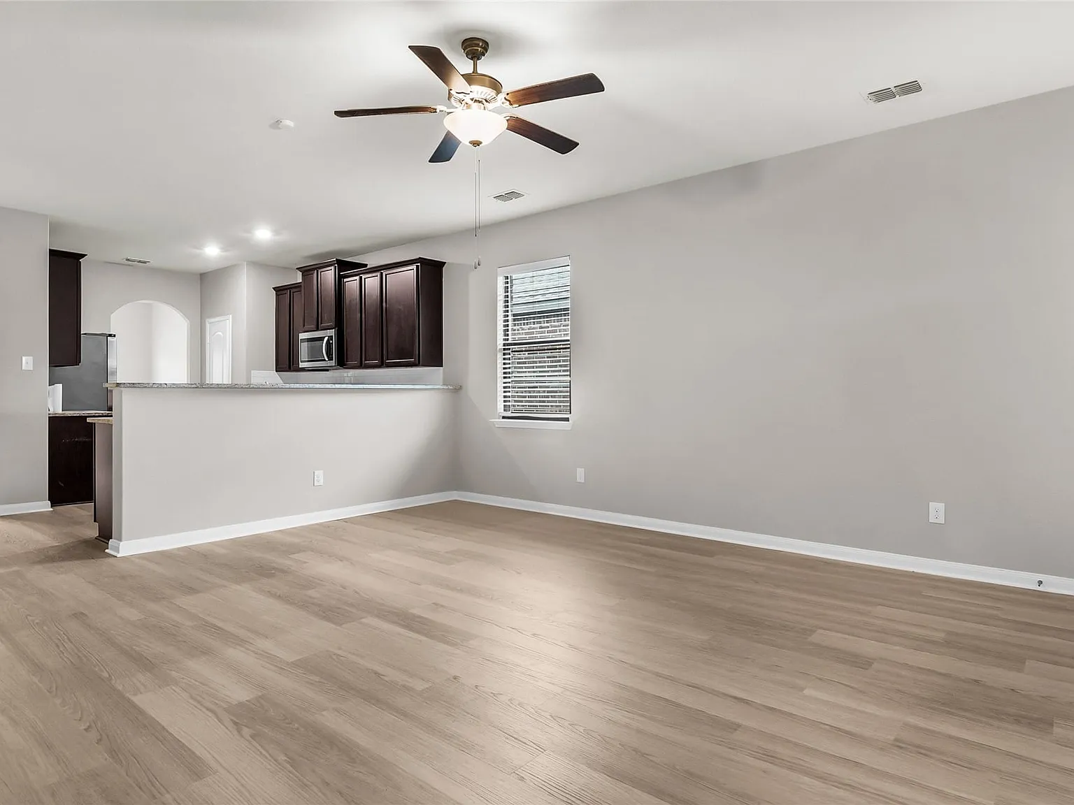 3 bed, 2.0 bath, 1619 sqft, $1,950 — Photo 3
